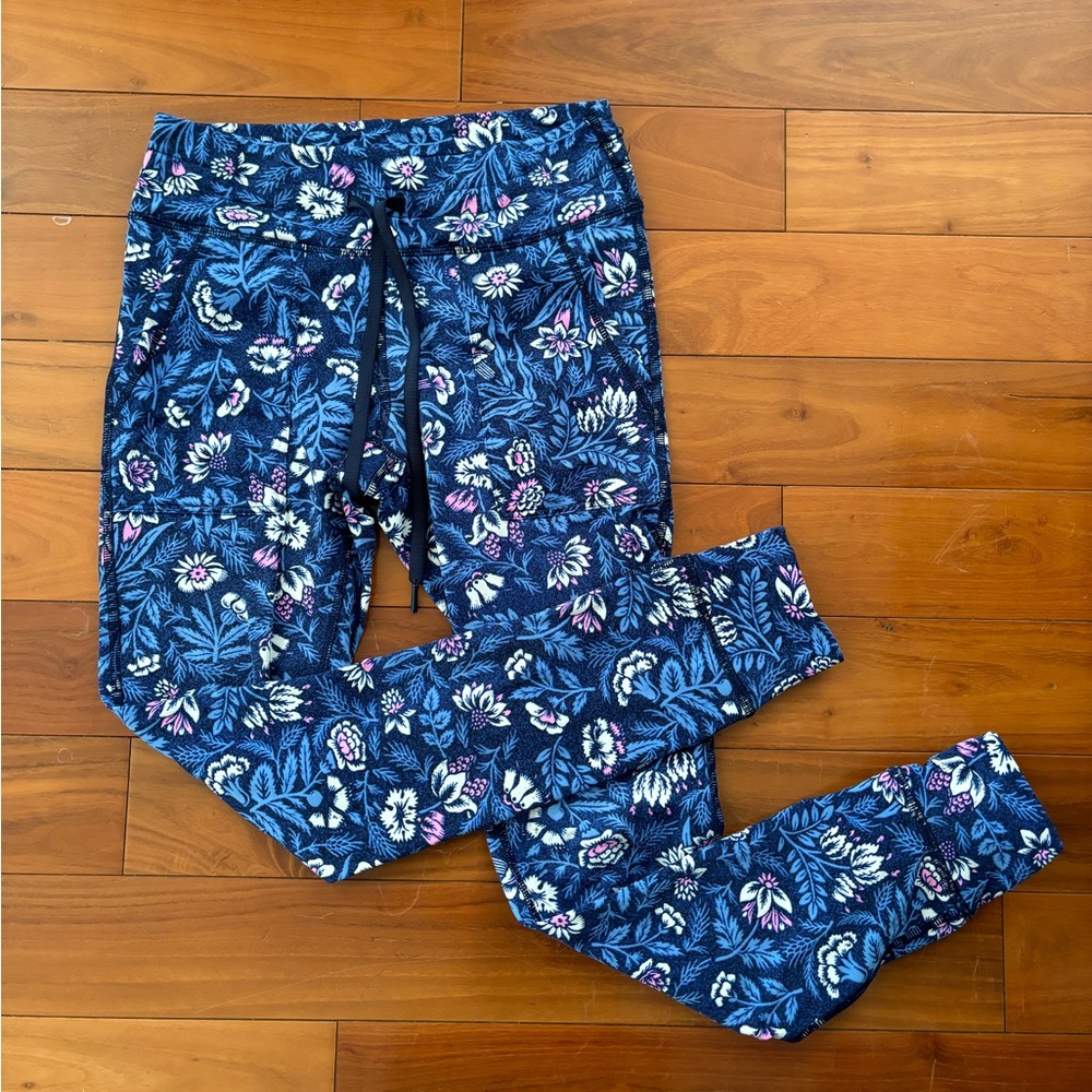 Aerie patterned leggings with pockets